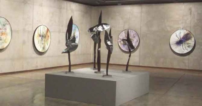 Lee más sobre el artículo Los dos polos estilísticos de Gabarrón, en pinturas y esculturas recientes.