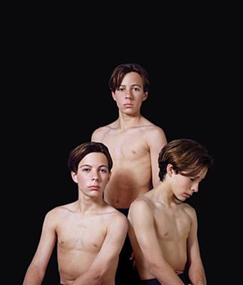 Lee más sobre el artículo Creciendo en la soledad de un entorno inhóspito. La figura del niño en las manifestaciones artísticas contemporáneas.