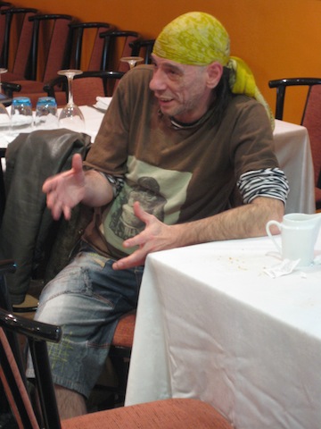 Lee más sobre el artículo A un roquero no se le puede ver llorar.