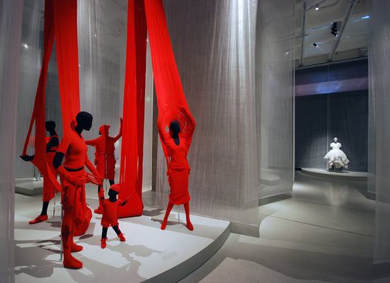 Lee más sobre el artículo Cuando Japón encontró a París: 30 años en el imperio de los signos.