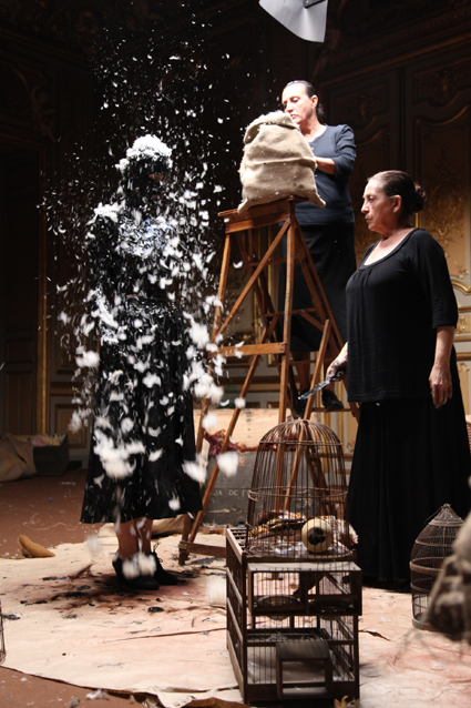 Lee más sobre el artículo 1812-2012. Una mirada contemporánea. Intervenciones artísticas, Cristina Lucas.