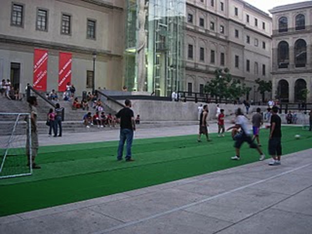 Lee más sobre el artículo Habitar lo público: Estrategias artísticas para la mejora de la funcionalidad y el uso ciudadano de los espacios públicos urbanos