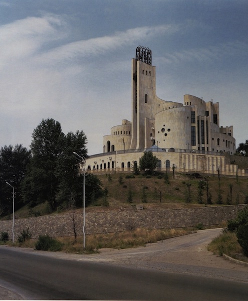 Lee más sobre el artículo La razón poética: La imagen de la arquitectura moderna en la fotografía artística actual