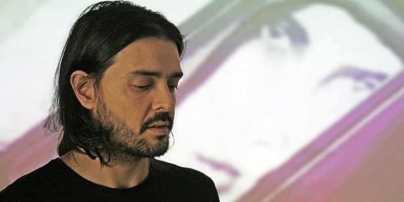 Lee más sobre el artículo Entrevista a Néstor Lizalde, premio AACA 2013 al mejor artista menor de 35 años