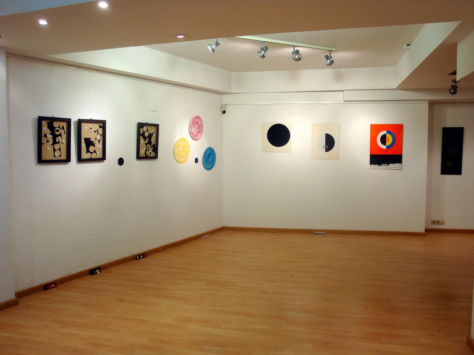 Lee más sobre el artículo Fotografías de José Luis Gamboa, cuadros de Alicia Sienes, Obra sobre papel de Isabel F. Echeverría, pinturas de Rafael Gómez Pelufo