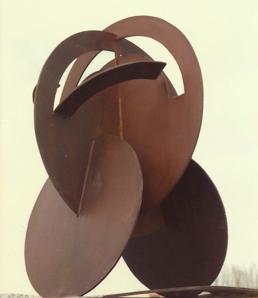 Lee más sobre el artículo Criterios de conservación del arte contemporáneo: La restauración de escultura pintada expuesta al aire libre