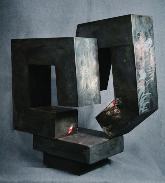 Lee más sobre el artículo Una recopilación de esculturas abstractas de Sauras que sabe a poco