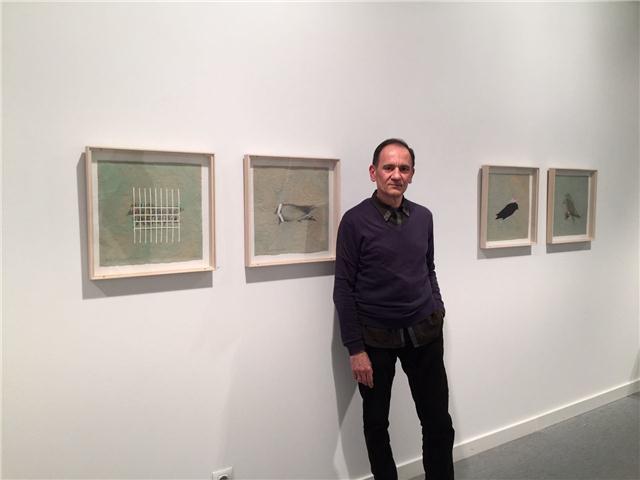 Lee más sobre el artículo Dibujos de Santiago Arranz, cuadros de Juan Carlos Callejas y Elena Domingo, obra de Sergio Aragón Belmonte, colectiva, cuadros de Ira Torres