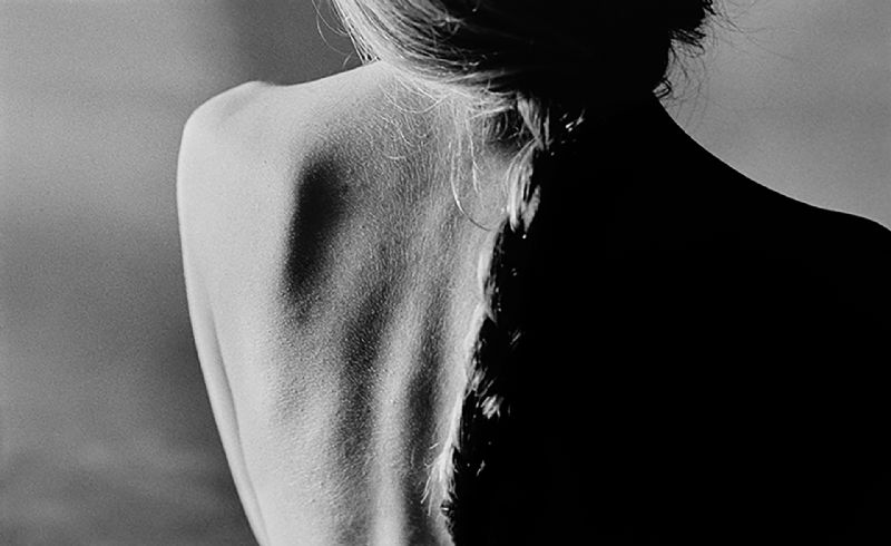 Lee más sobre el artículo Rafael Navarro y Antón Castro; Cuadros de Miguel Ángel Domínguez