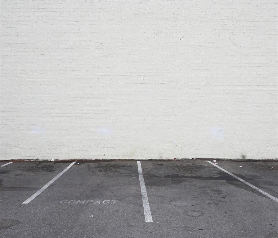 Lee más sobre el artículo Empty Parking Spaces. Iñaki Bergera