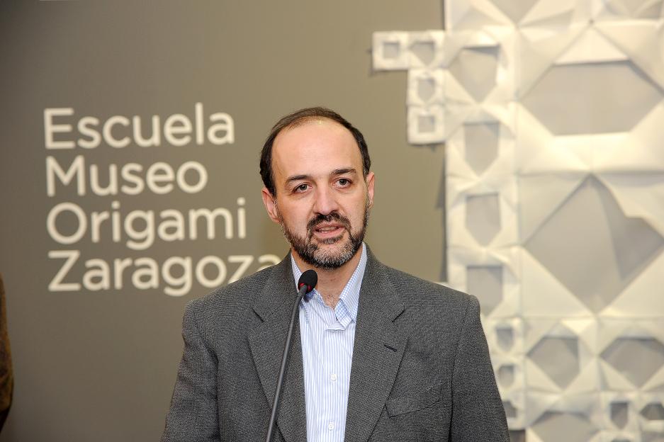 Lee más sobre el artículo Entrevista a Jorge Pardo, director de la Escuela-Museo de Origami de Zaragoza, por la recepción del Premio Especial de la AACA
