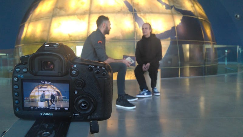 Lee más sobre el artículo Entrevista a Atónitos huéspedes