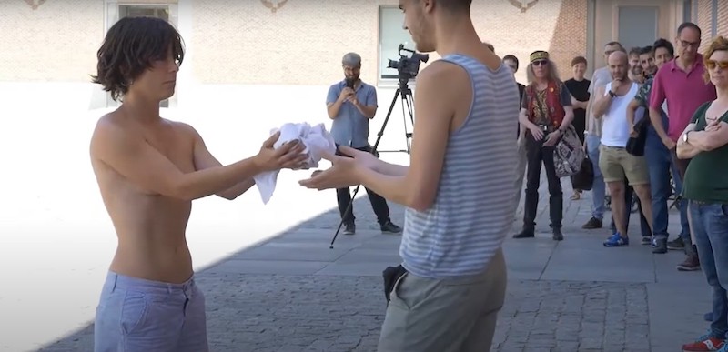 Lee más sobre el artículo Cuerpo en boca: El cuerpo como agente discursivo en las prácticas de performance o arte de acción.