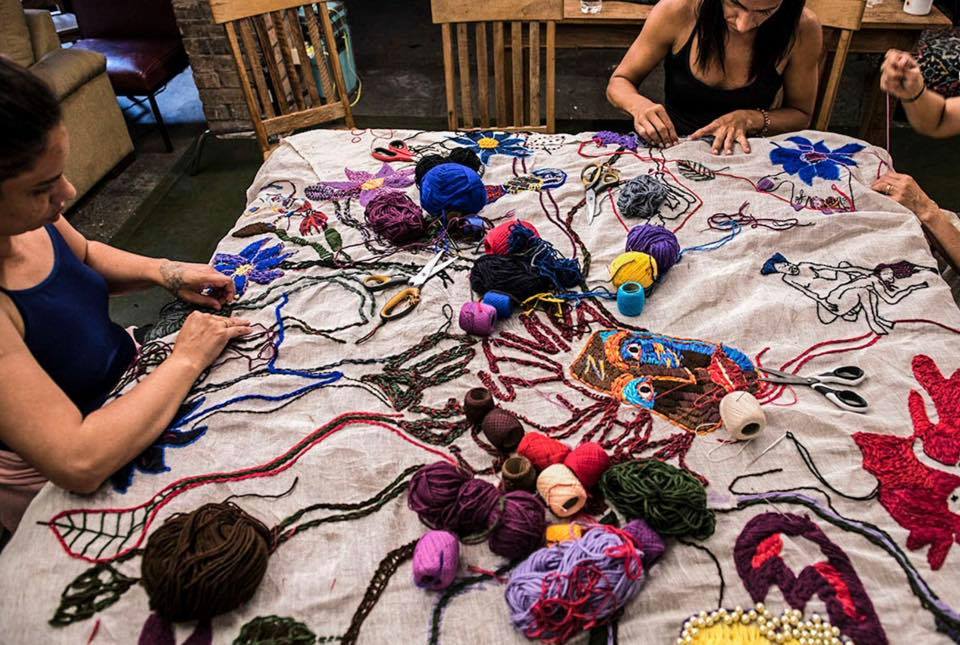 Lee más sobre el artículo Sous le fil: el arte textil en la colección Charles Cordier y Les Abattoirs