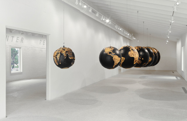 Lee más sobre el artículo Mark Bradford.  Masses and Movements