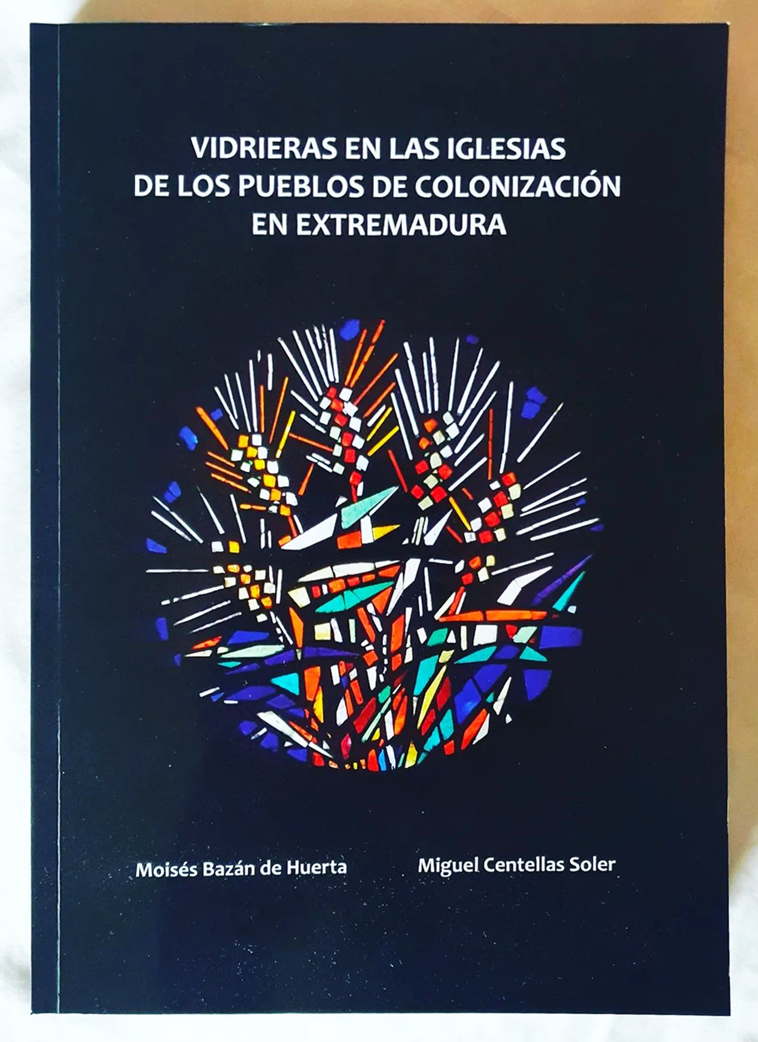 Lee más sobre el artículo Vidrieras en las iglesias de los pueblos de Colonización en Extremadura