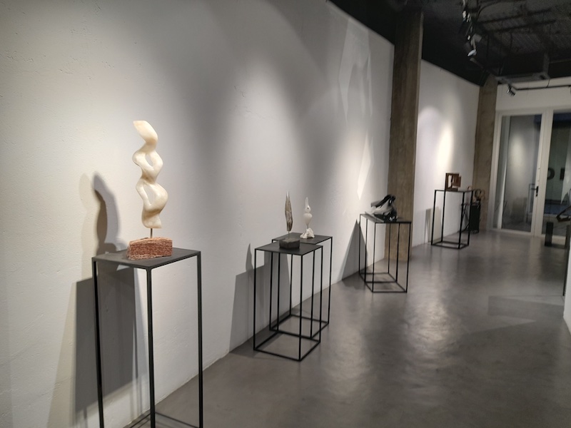 Lee más sobre el artículo La materia como hilo argumental en un poético montaje de esculturas.