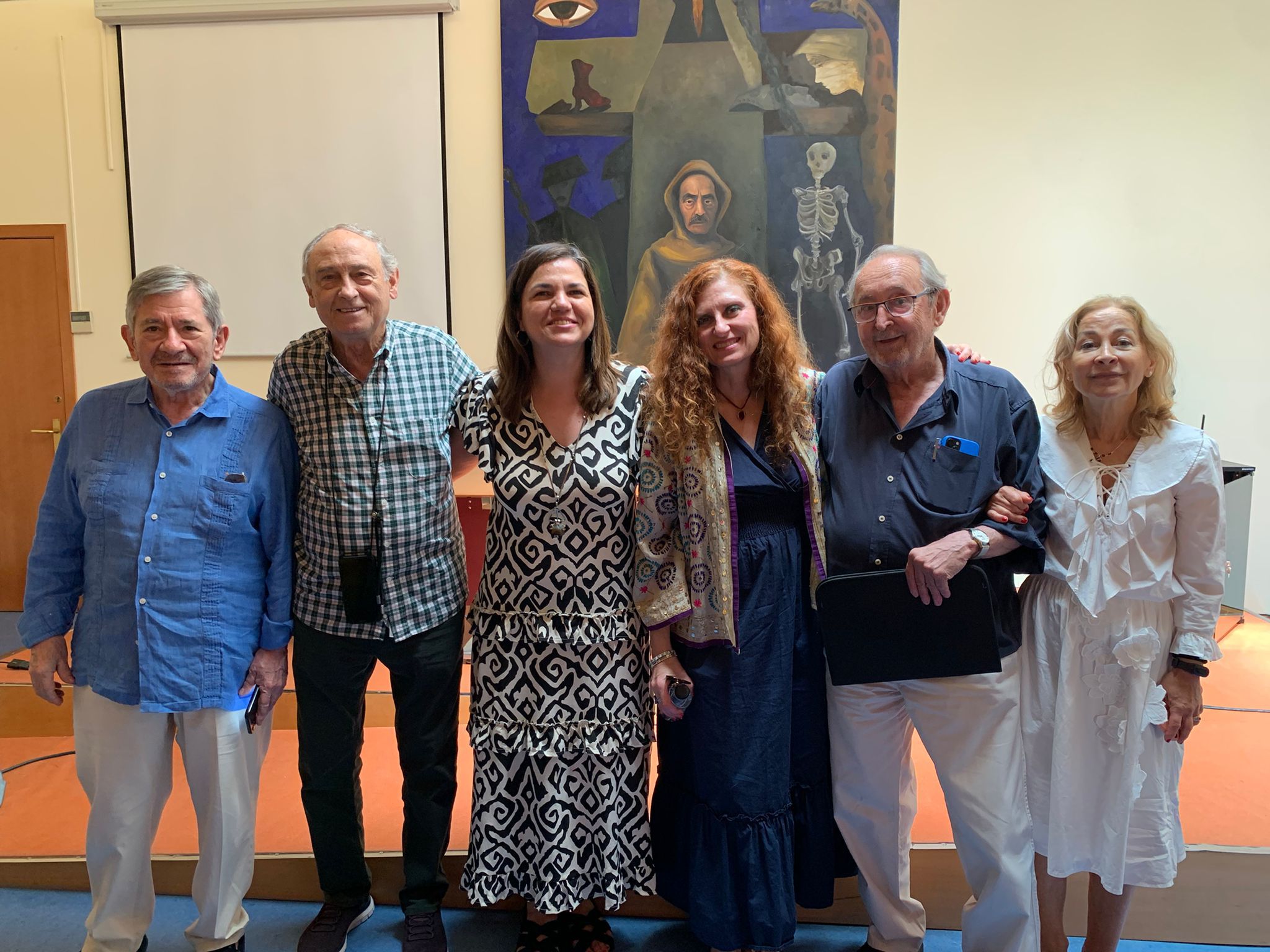 El autor, Carlos Forcadell, durante el acto de entrega del cuadro de Sofía Gandarias al Centro Buñuel Calanda.